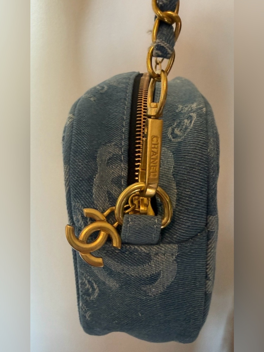 CHANEL Blue Denim CC Logo Beauty Bag GWP VIP item - Picture 3 of 6
